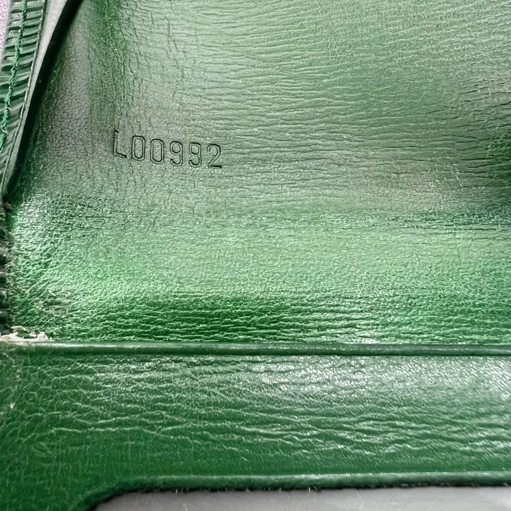 Louis Vuitton Vintage Porte 2 Cartes Vertical Wallet in Green Epi Leather